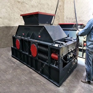 1000x700中型半自動(dòng)液壓對輥破碎機發(fā)貨圖片