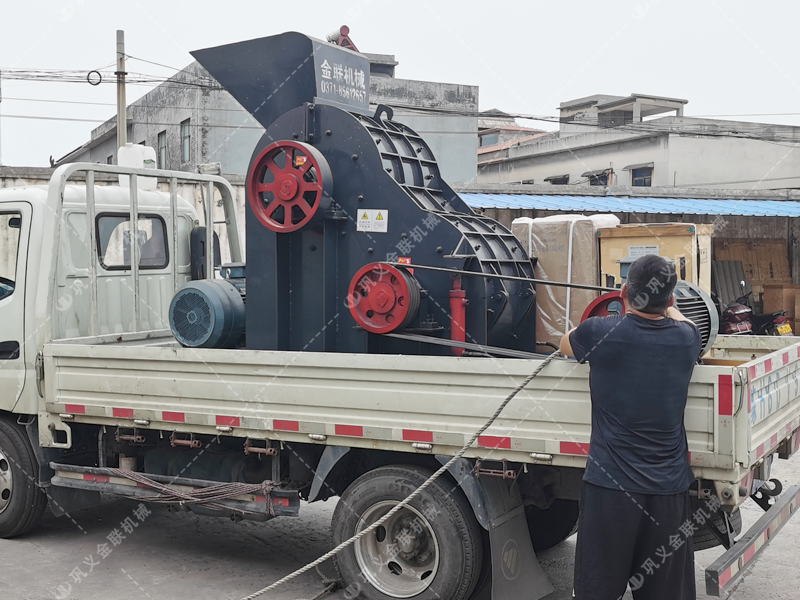 中型無(wú)篩底雙級破碎機發(fā)貨 發(fā)往云南