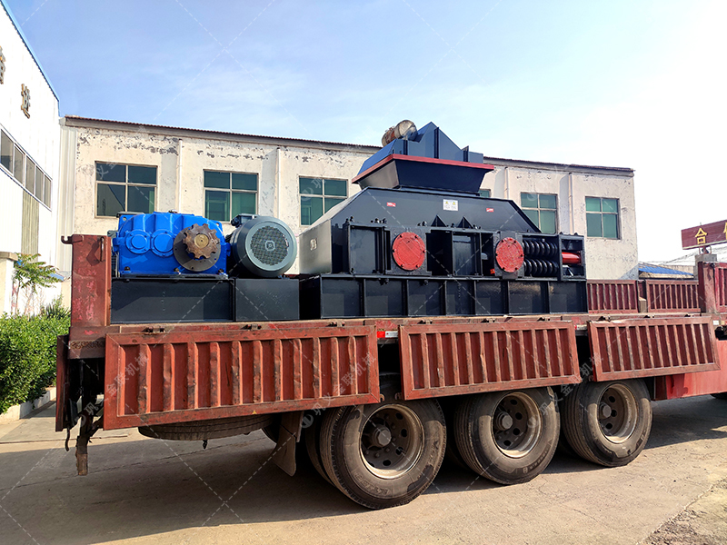 2PG1200X800大型全自動(dòng)對輥制砂機發(fā)往四川成都